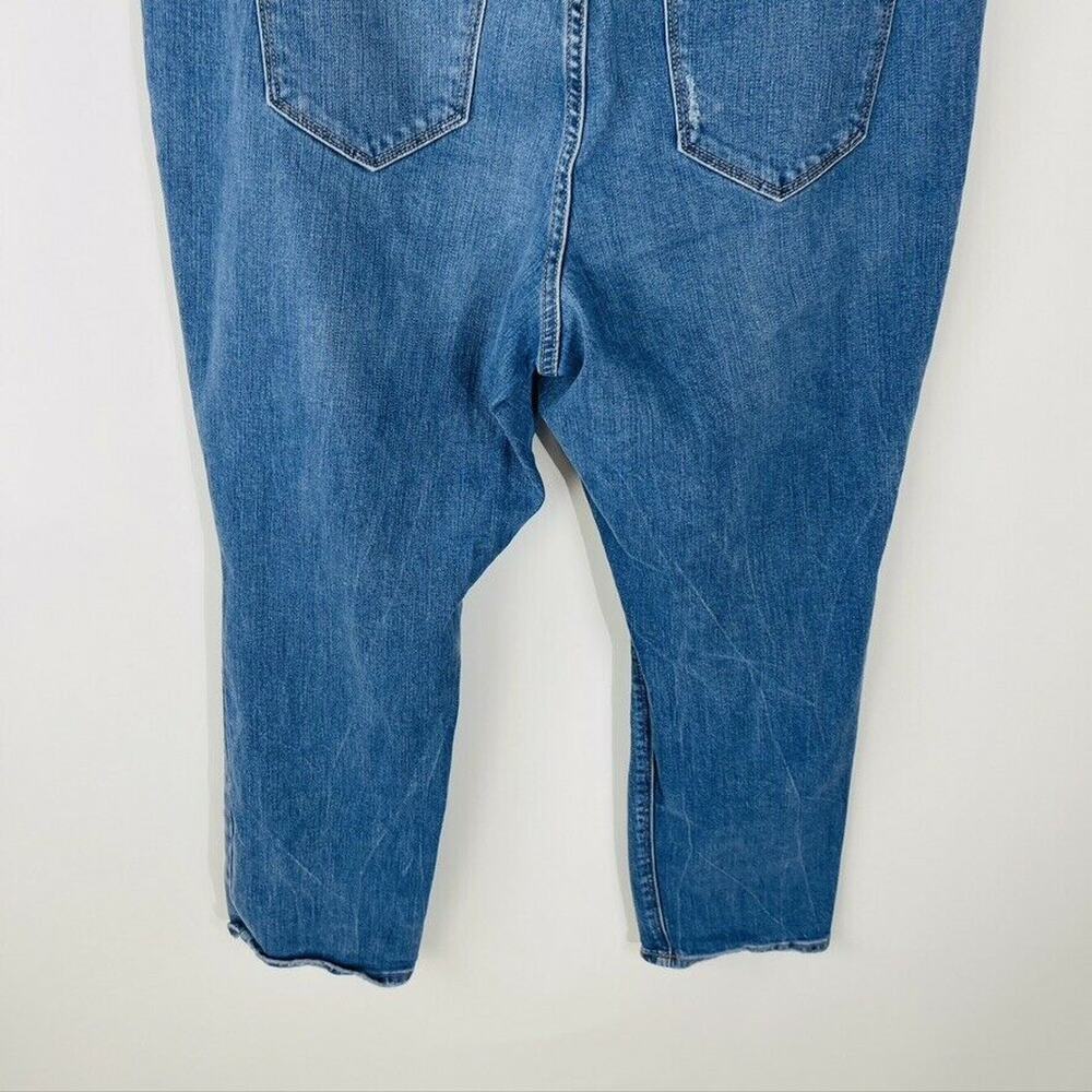 Old Navy Womans Sz 18 Power Straight Jeans Blue Pockets Distressed Comfort Waist - Picture 7 of 7